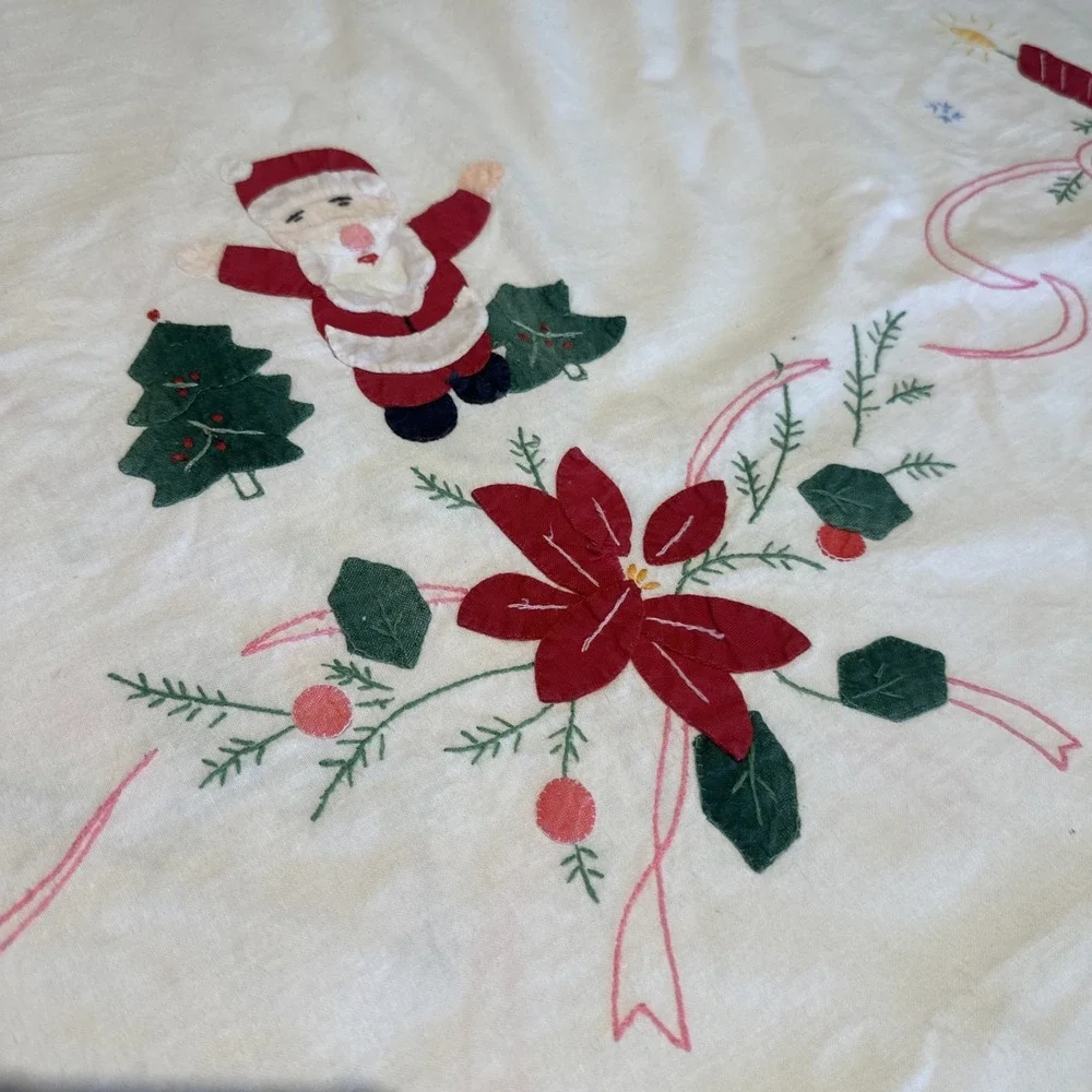 Vintage 1950's Christmas Appliqué‎ & Embroidered Santa TableCloth 112